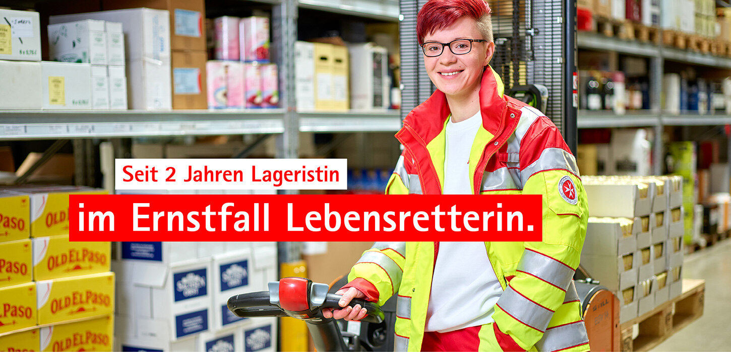 Das Bild zeigt das Kampagnenmotiv von Kathleen Dathe mit der Aufschrift »Seit 2 Jahren Lageristin – im Ernstfall Lebensretterin«.